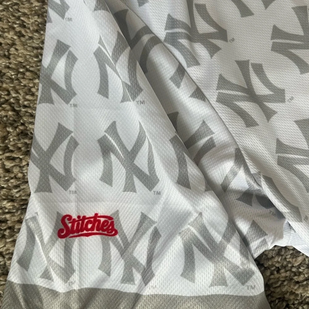 MLB New York Yankees Jersey Shirt - Picture 6 of 7